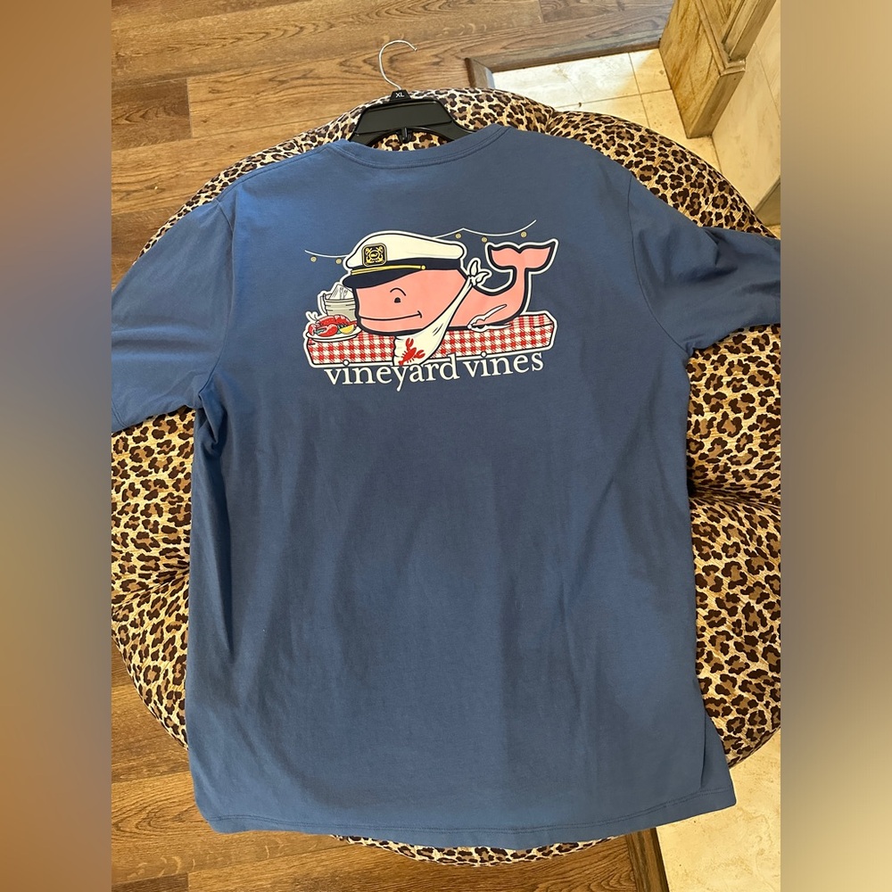 Large Vineyard Vines Seafood Captain Whale Shirt